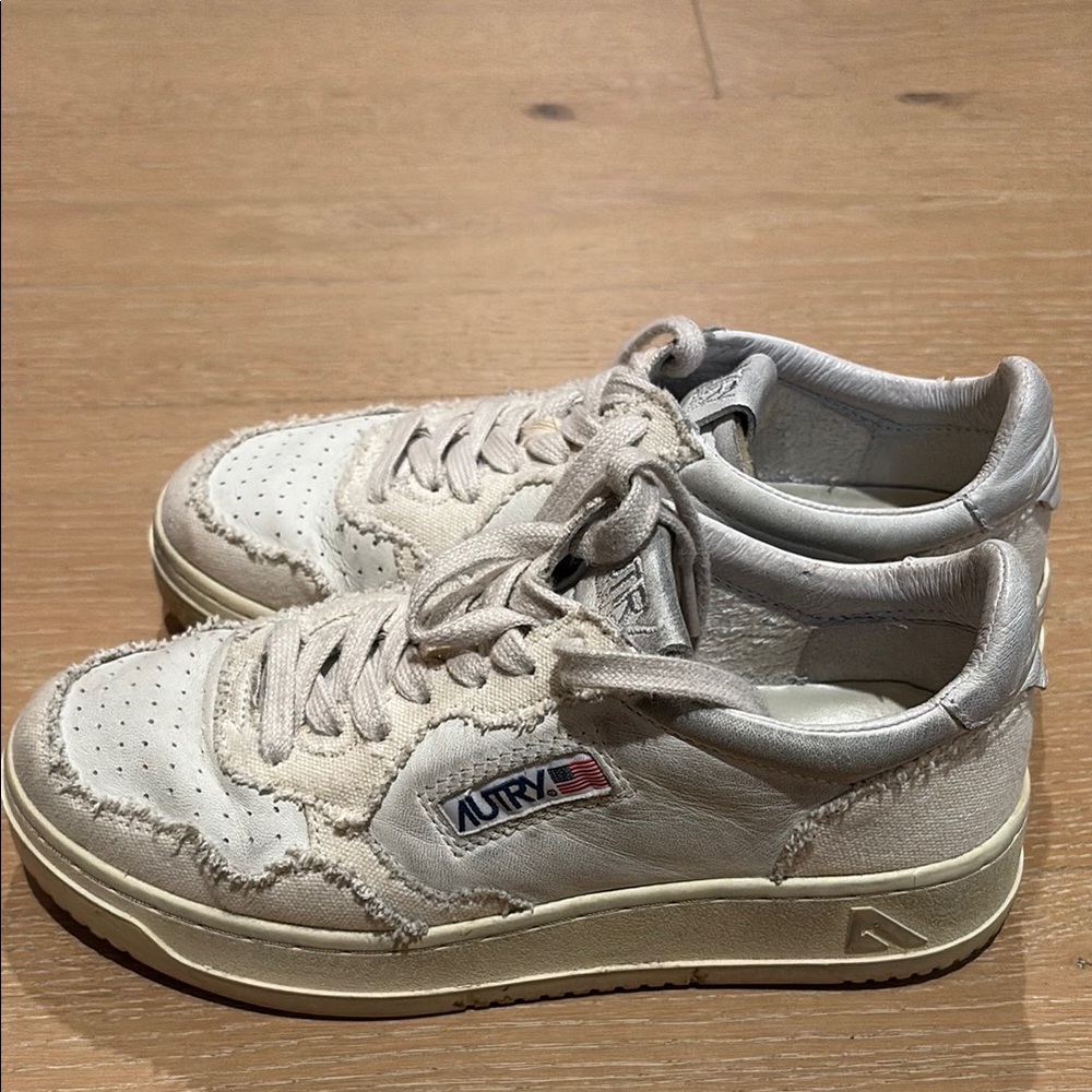 Autry Off-White Sneakers size 7